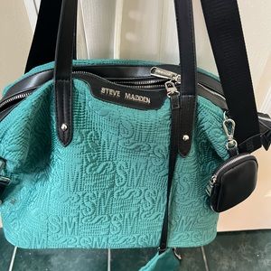 Steve Madden green quilted travel bag